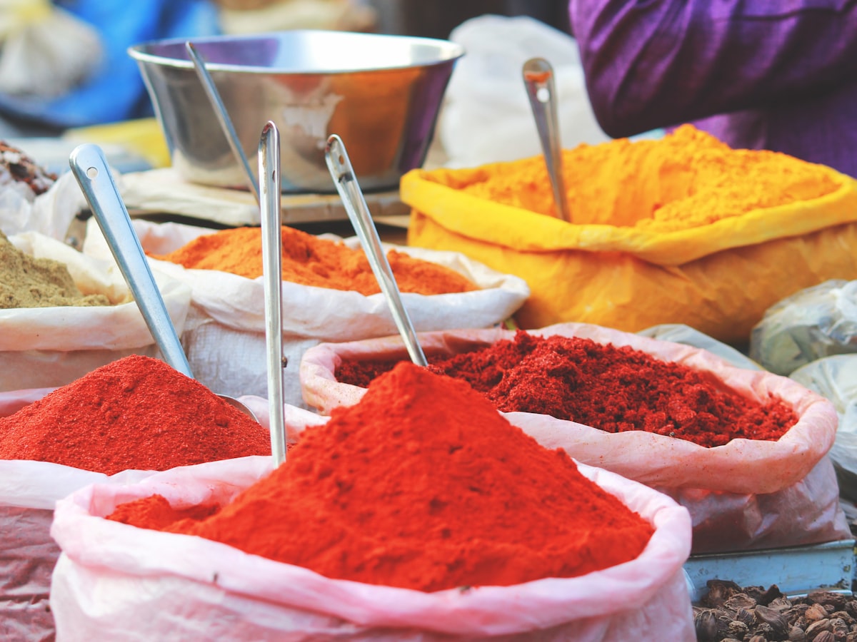 Epices creoles colorees du cari